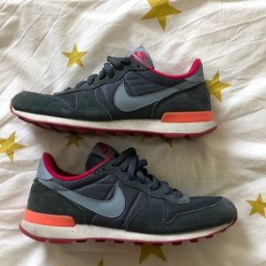 Nike Internationalist, Sz 9 Women’s